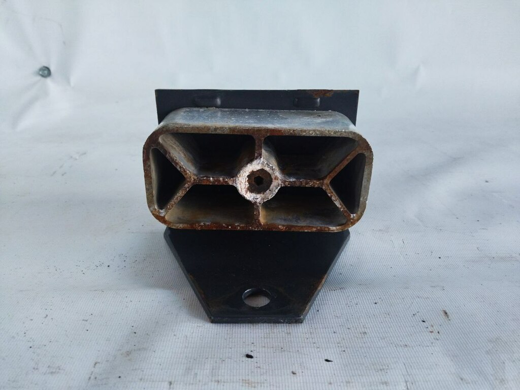 отбойник передней рессоры б/у - 3